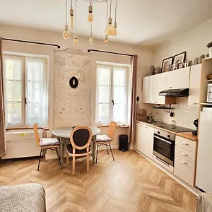 Appartement Centre-historique, à Deux Pas Du Palais, Wifi, Avignon